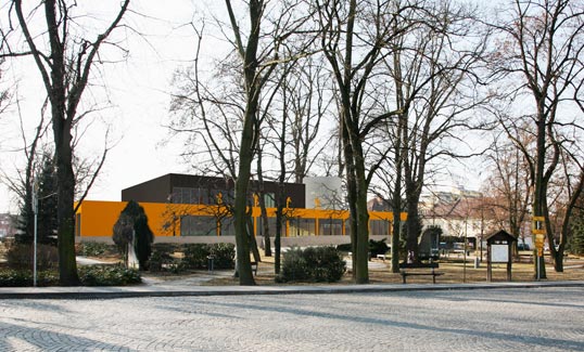 pohled na park s kulturním centrem